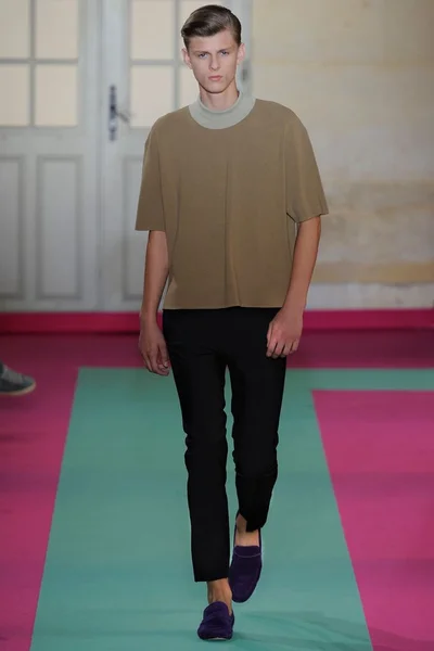 Look 28
